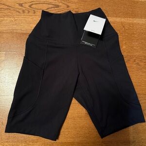 New Nike One Women's High-Waisted 8” Biker Shorts with Pockets Size XS Black